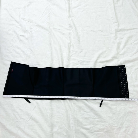 DILANNI Waist Trainer Corset in Black - Picture 7 of 13